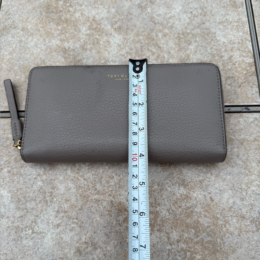 Tory Burch Perry Wallet - Picture 4 of 10